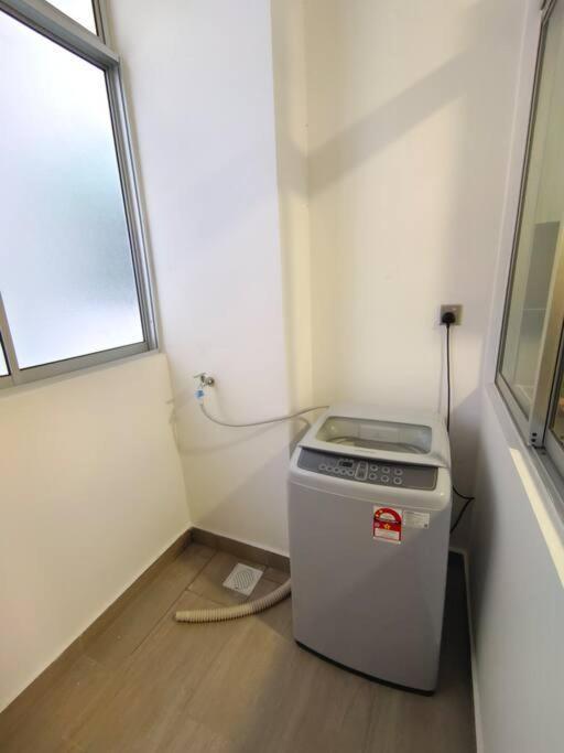 A1403 Jb City Sks Habitat Larkin 2Br 6Pax 100Mbps Netflix!! By Stay Johor Bahru Eksteriør bilde